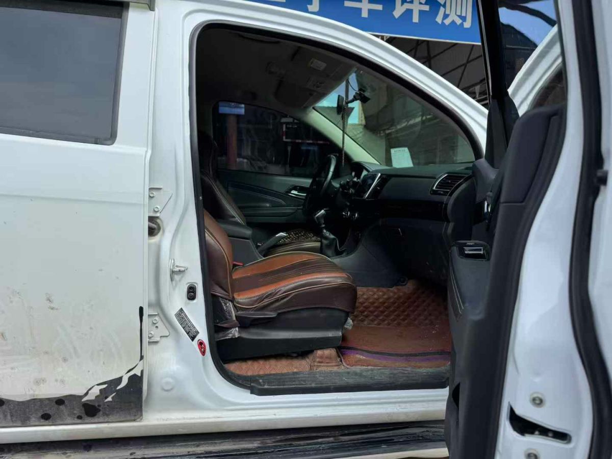 五十鈴 鈴?fù)? 2022款 2.0T兩驅(qū)自動汽油領(lǐng)尊版JX4G20A6L圖片