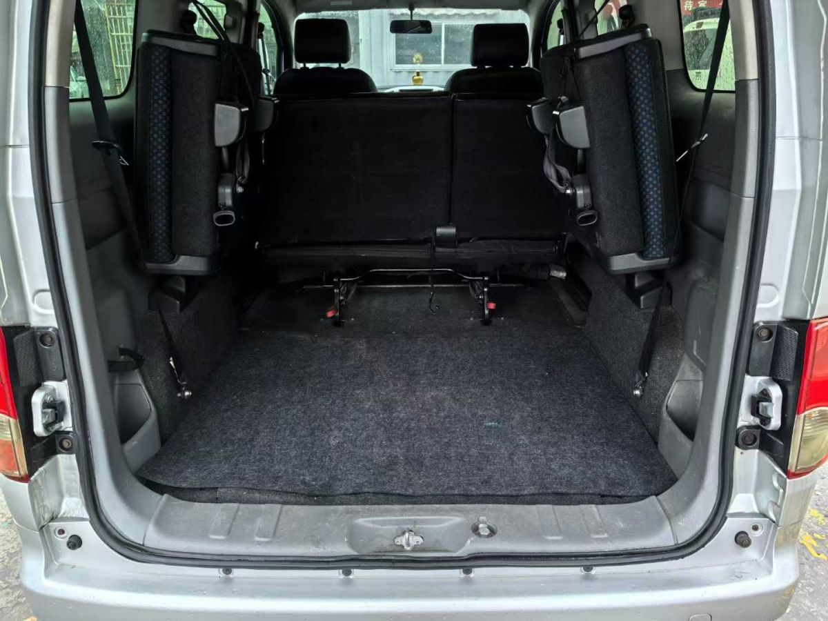 日產(chǎn) NV200  2011款 1.6L 223座 尊貴型圖片