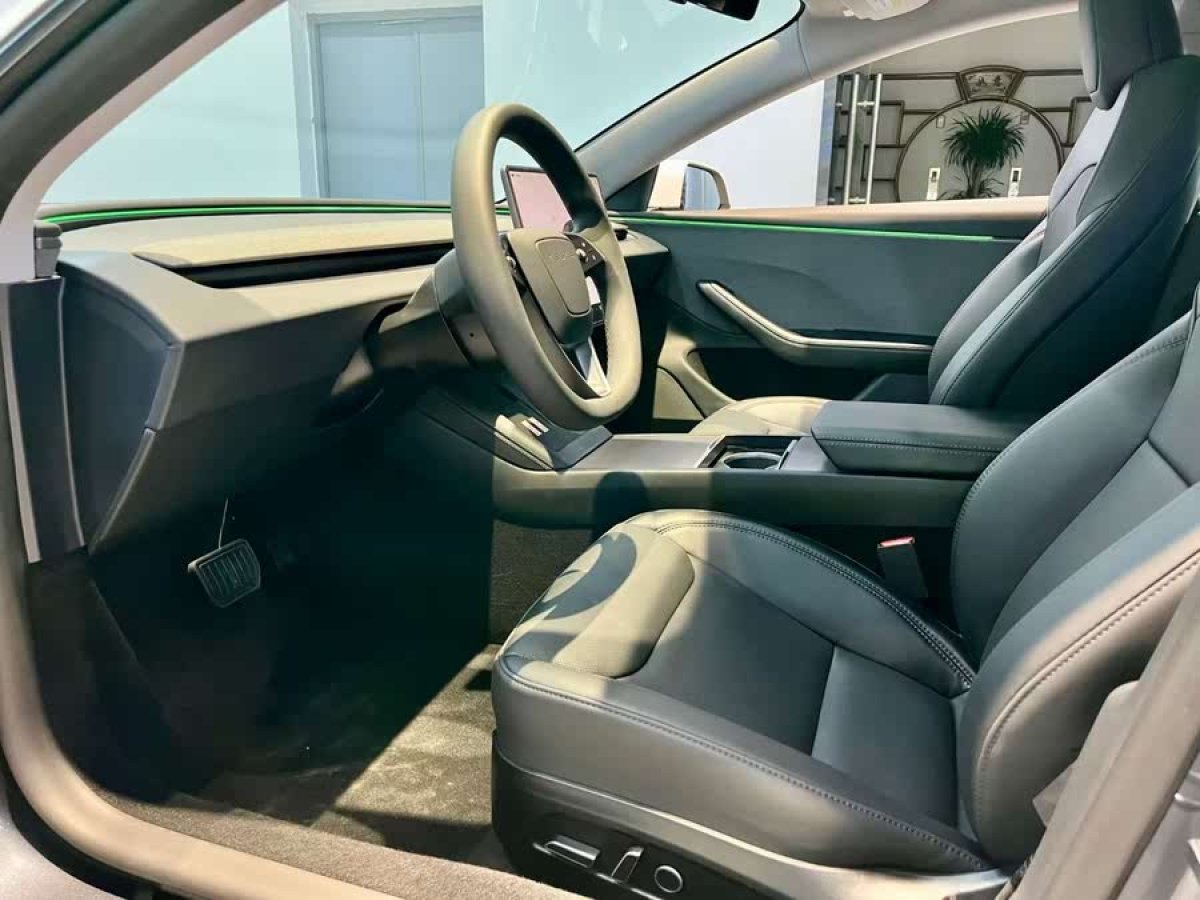 特斯拉 Model 3  2025款 后輪驅(qū)動版圖片