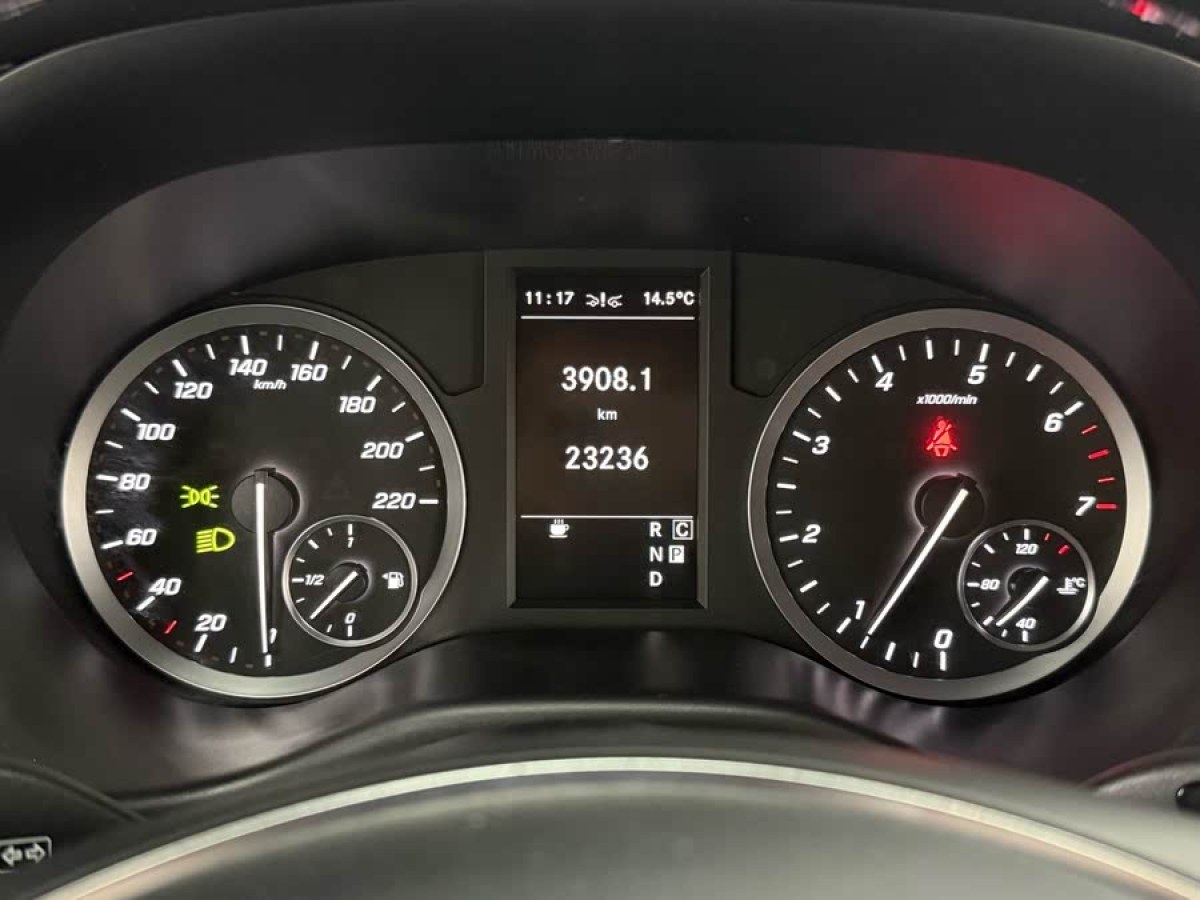 奔馳 威霆  2021款 2.0T 商務(wù)版 7座圖片