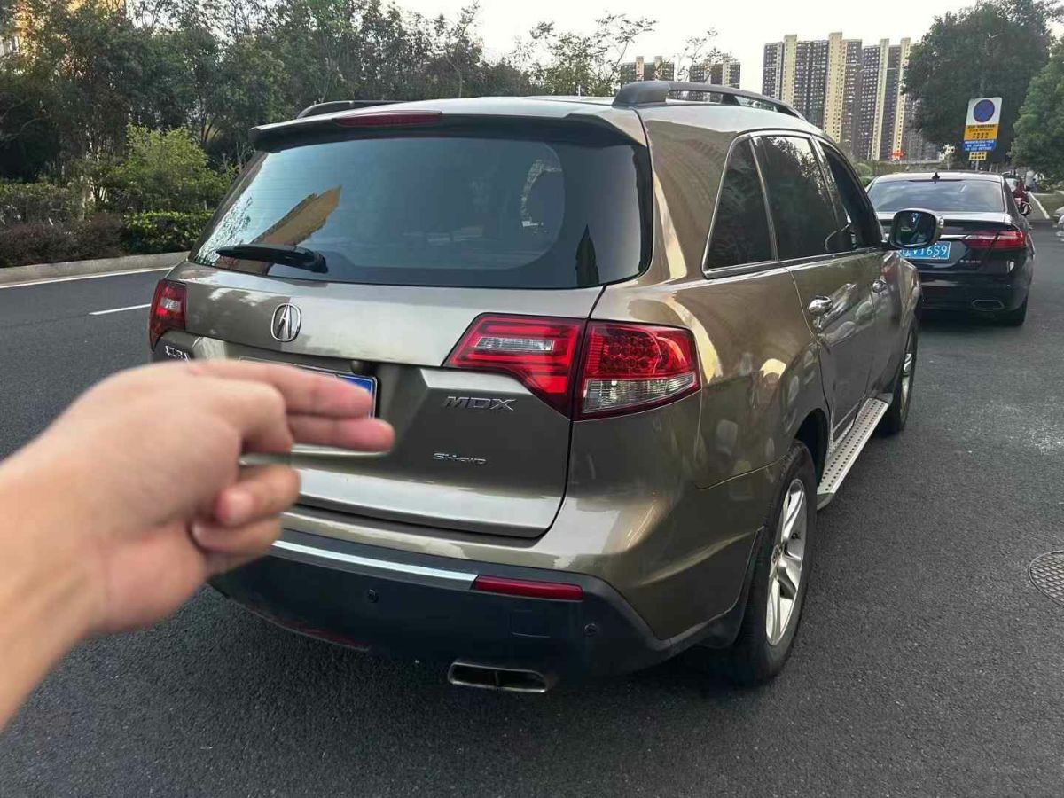 謳歌 MDX  2010款 3.7 標(biāo)準(zhǔn)豪華運(yùn)動(dòng)版圖片