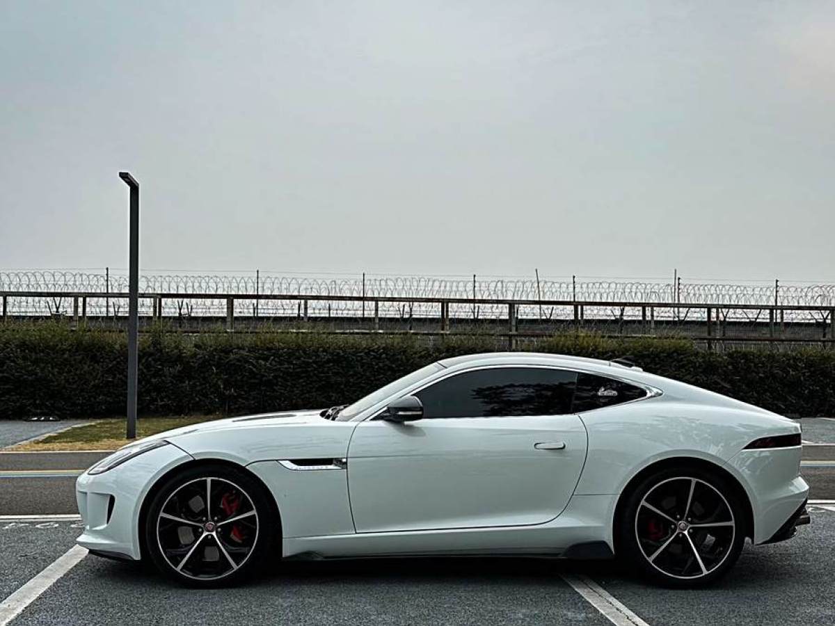 2017年5月捷豹 F-TYPE  2016款 3.0T 硬頂版