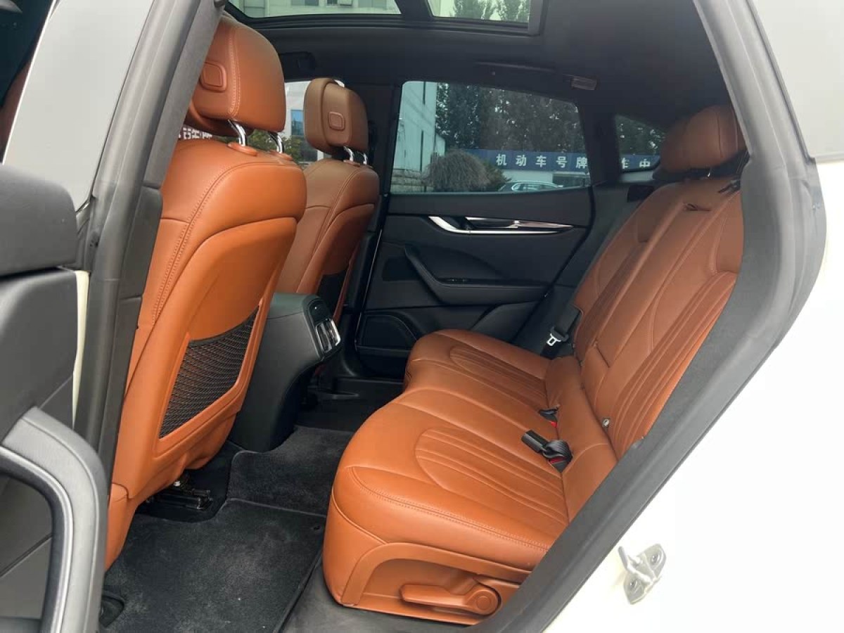 瑪莎拉蒂 Levante  2018款 3.0T 350Hp 標(biāo)準(zhǔn)版圖片