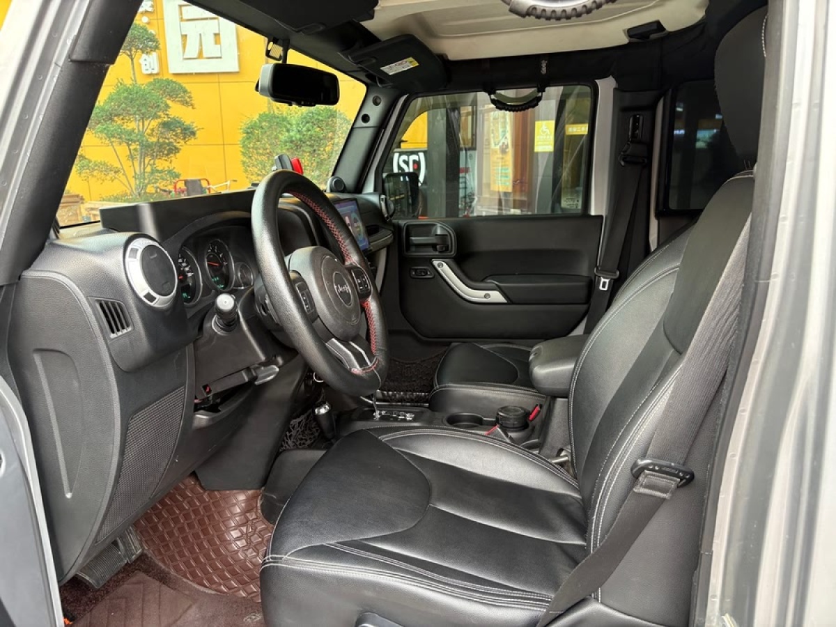 Jeep 牧馬人  2014款 3.0L Sahara 四門版圖片
