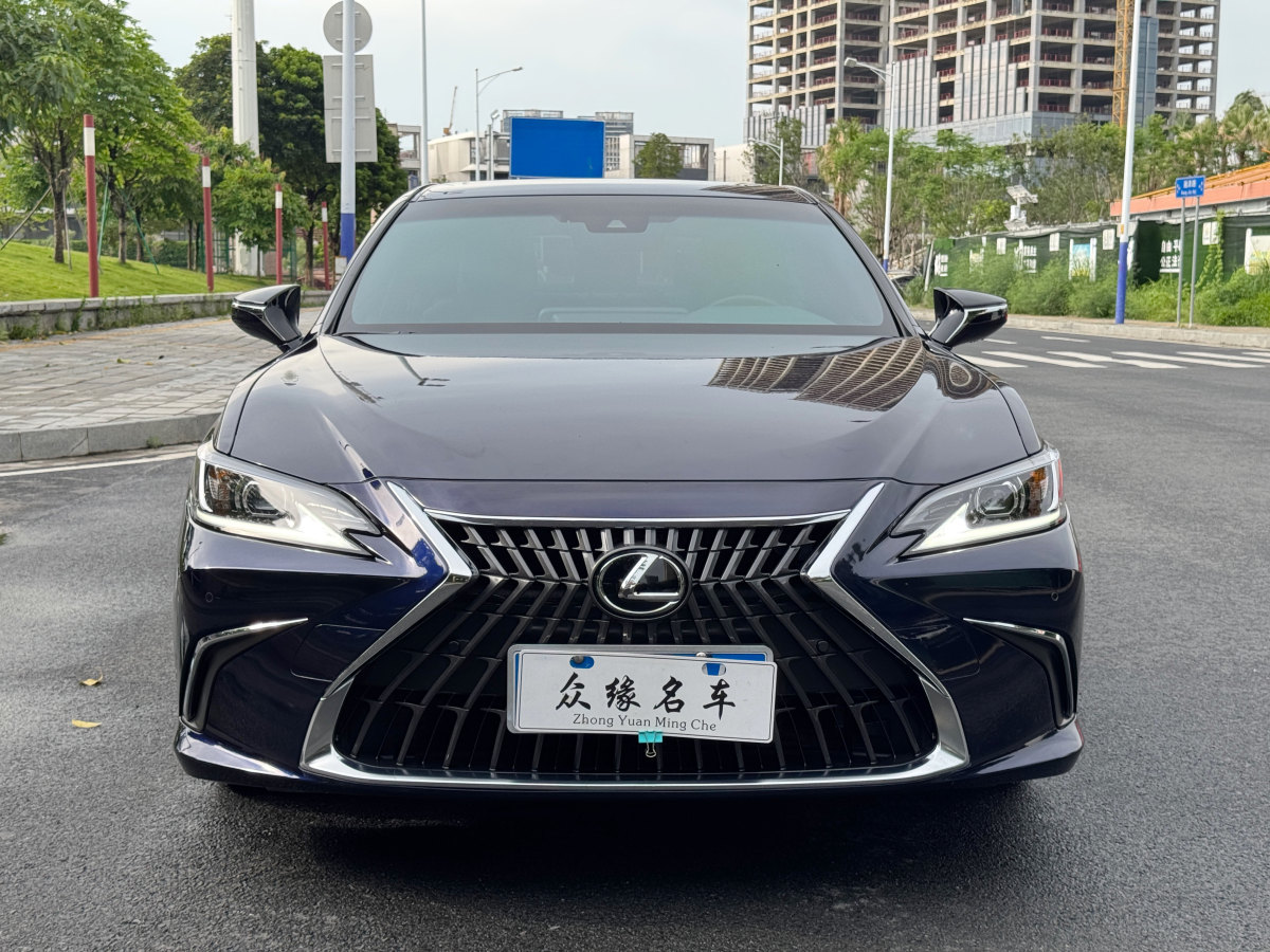2022年11月雷克薩斯 ES  2022款 300h 卓越版