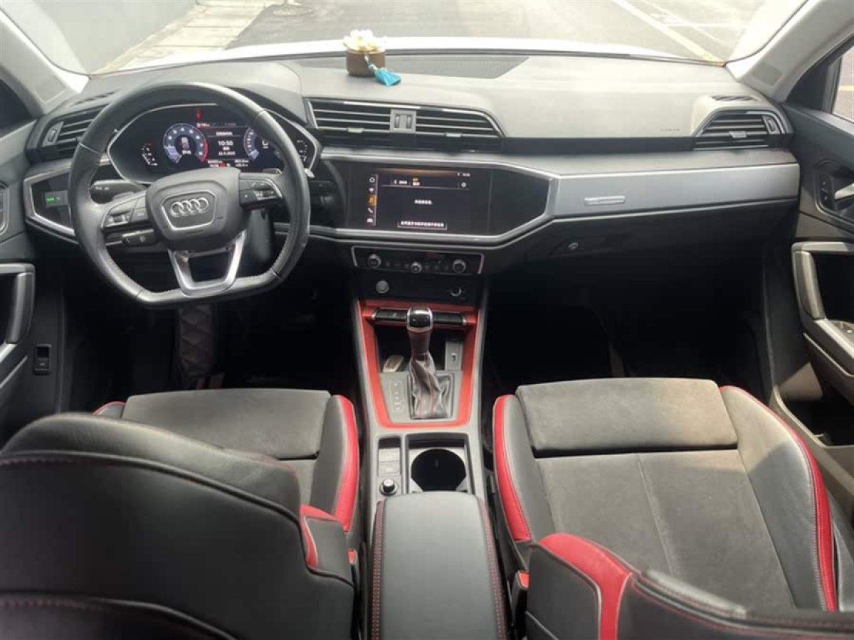奧迪 奧迪Q3  2020款 35 TFSI 時(shí)尚動(dòng)感型圖片
