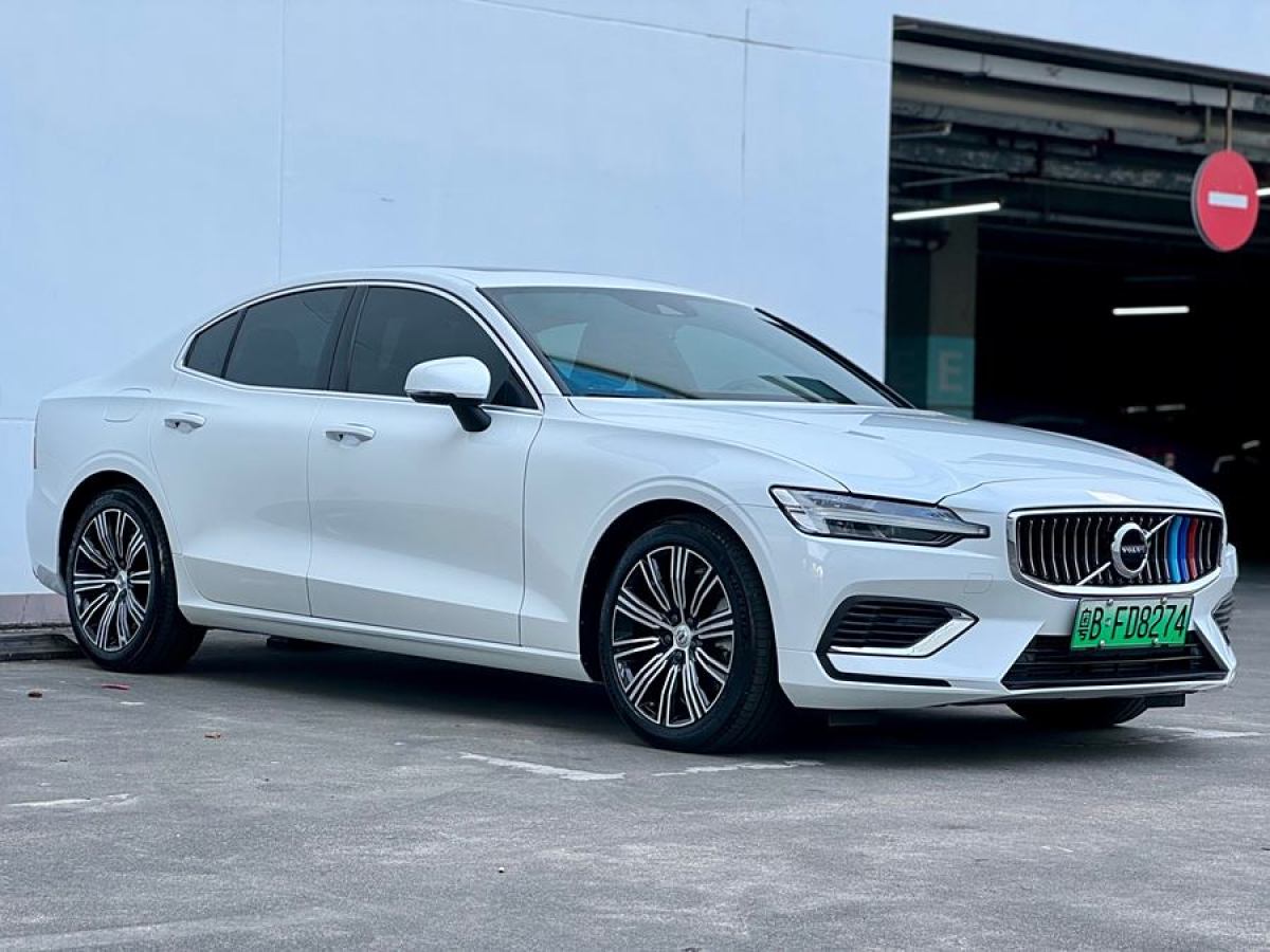 沃爾沃 XC60新能源  2022款 改款 T8 插電混動(dòng) 四驅(qū)智遠(yuǎn)豪華版圖片