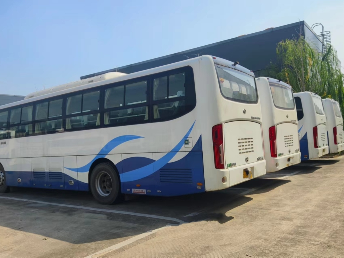 多臺(tái)48座金龍6110非營(yíng)運(yùn)電車圖片