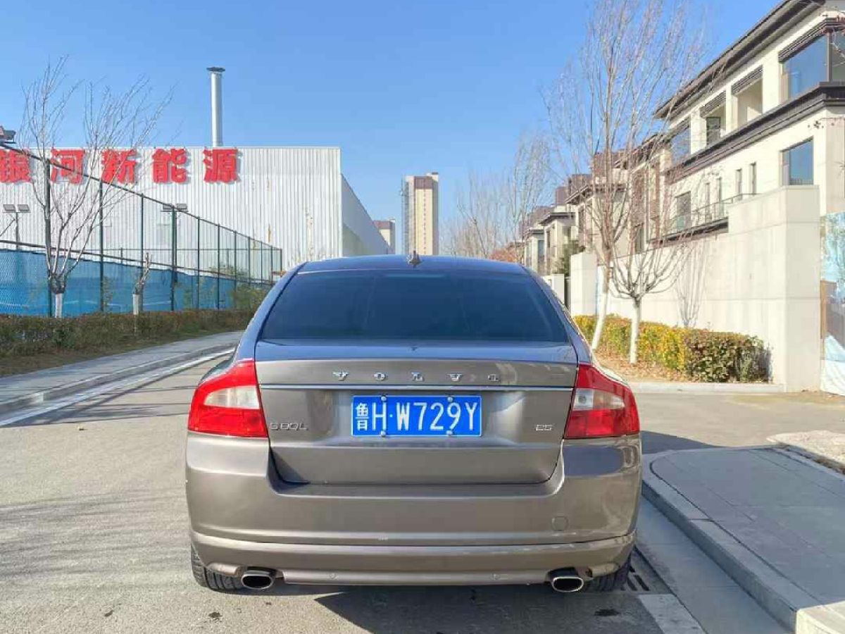 沃爾沃 S40  2010款 2.0L 手動標(biāo)準(zhǔn)型圖片