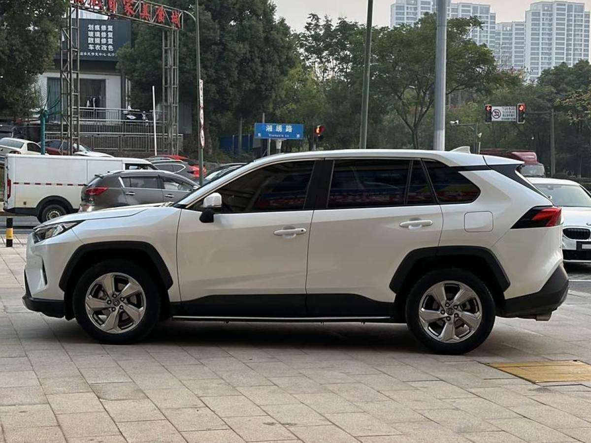 豐田 RAV4榮放  2021款 2.0L CVT四驅(qū)風(fēng)尚版圖片