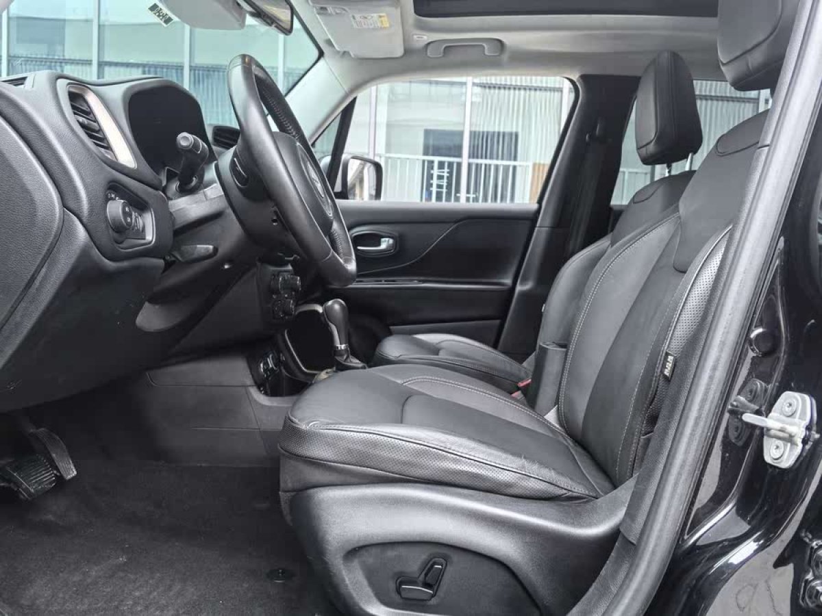 Jeep 自由俠  2018款 互聯(lián)大屏版 180TS 自動四驅(qū)全能版圖片