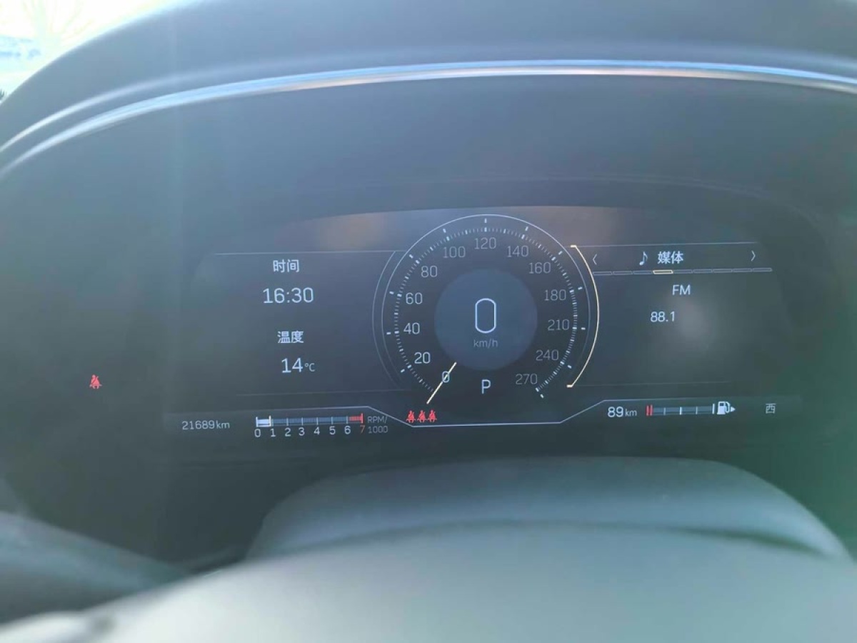 凱迪拉克 CT5  2023款 28T 豪華型（標(biāo)準(zhǔn)版）圖片