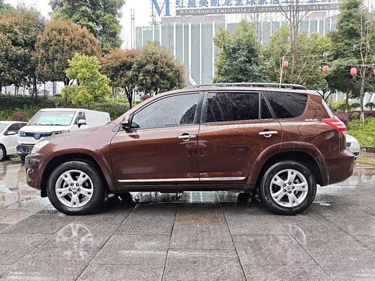 豐田 RAV4榮放  2011款 2.4L 自動(dòng)四驅(qū)至臻導(dǎo)航版圖片