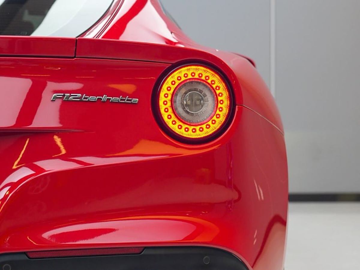 2014年7月法拉利 F12berlinetta  2013款 6.3L 標(biāo)準(zhǔn)型