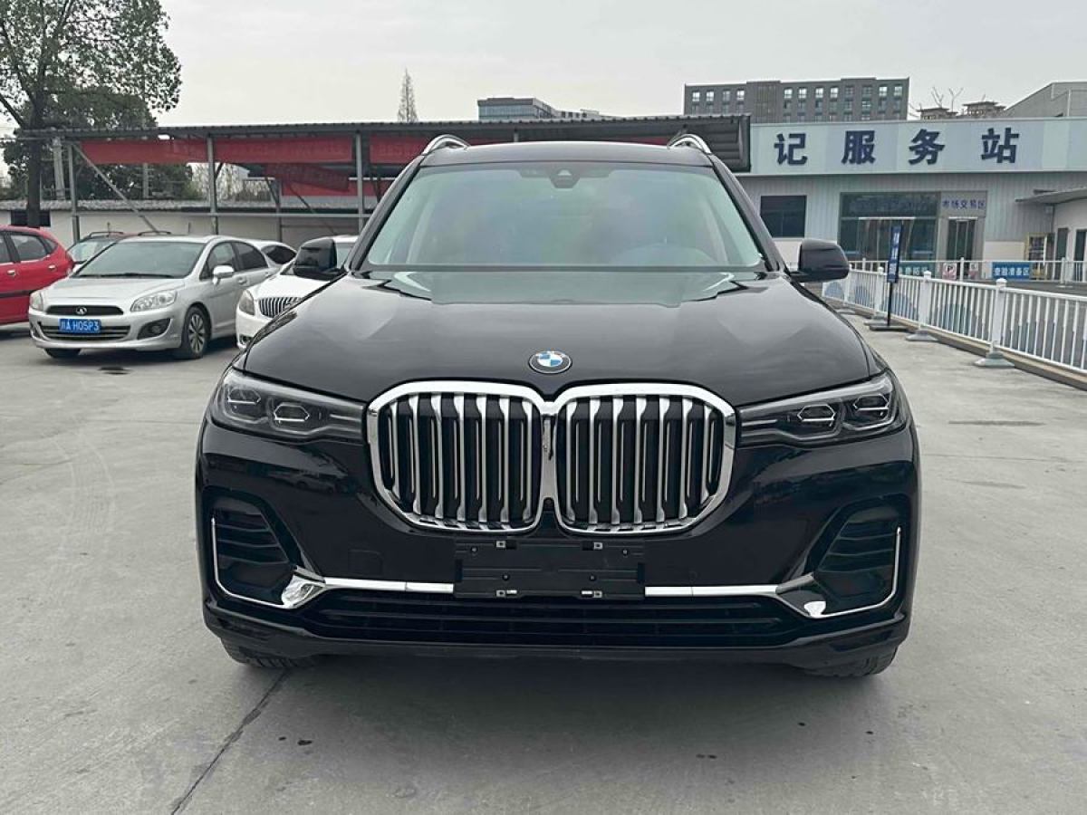 寶馬 寶馬X7  2021款 改款 xDrive40i 領(lǐng)先型豪華套裝圖片