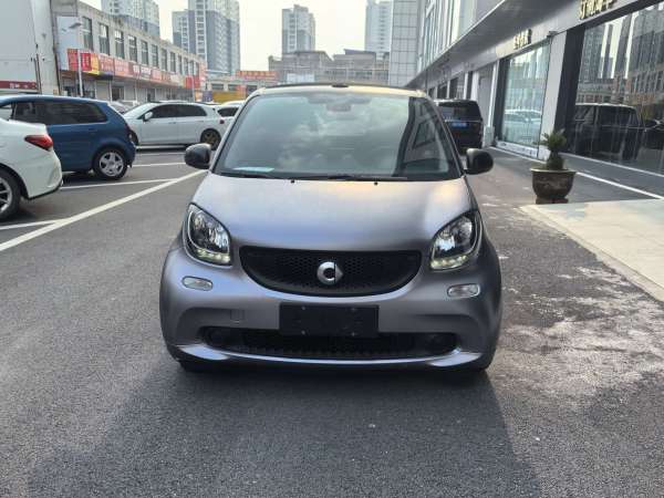 smart fortwo  2018款 0.9T 66千瓦敞篷锋型版