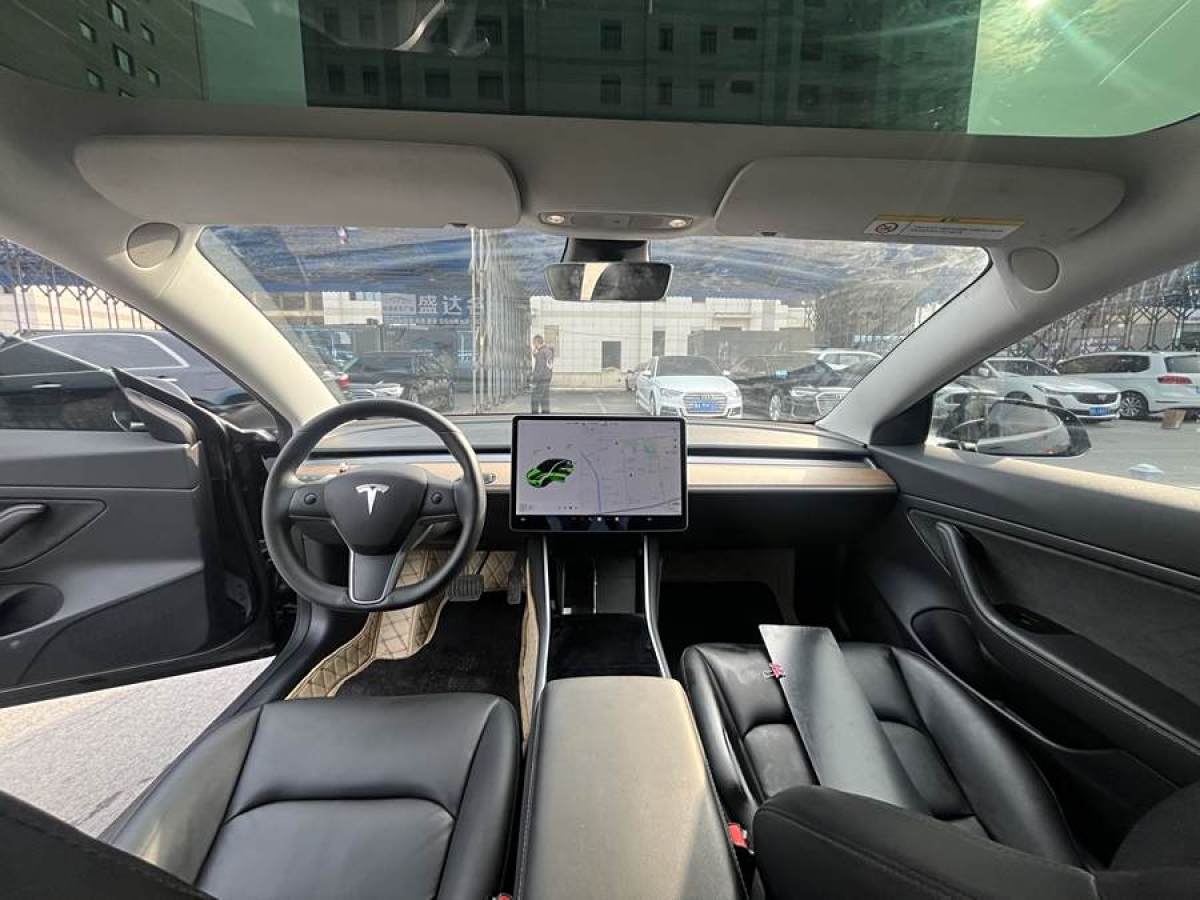 特斯拉 Model 3  2019款 標(biāo)準(zhǔn)續(xù)航后驅(qū)升級版圖片