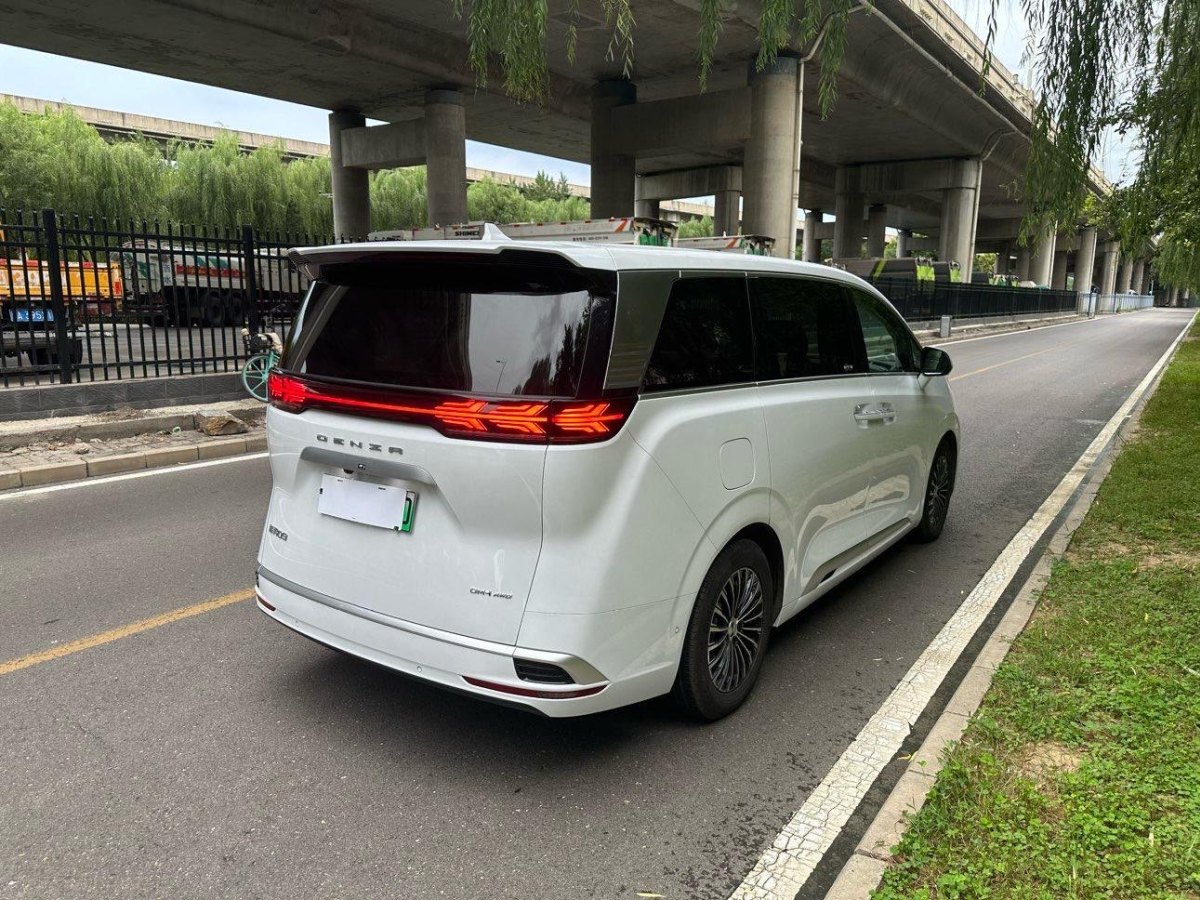 騰勢 騰勢D9  2022款 DM-i 970 四驅(qū)尊榮型圖片