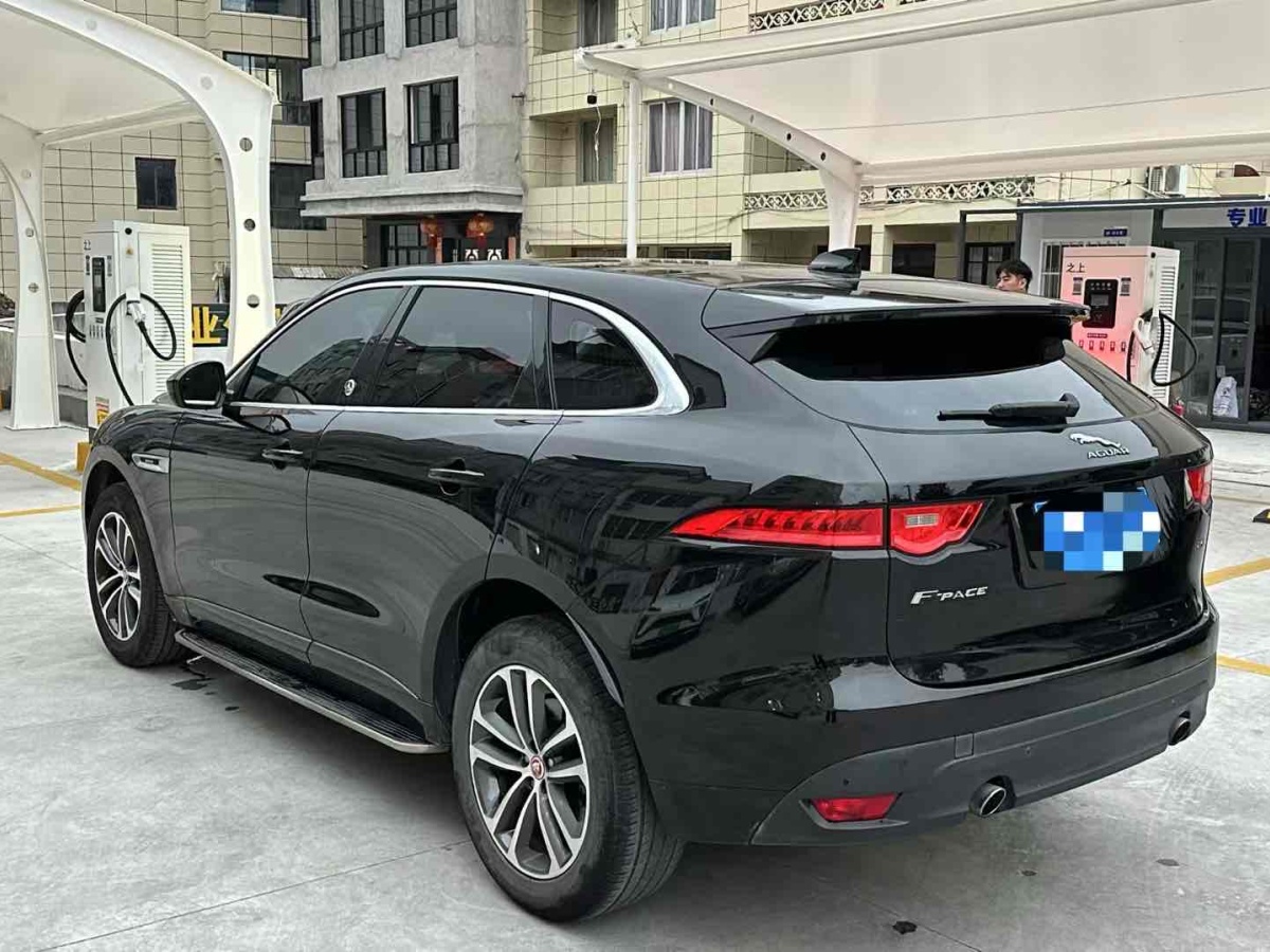 捷豹 F-PACE  2016款 2.0T 兩驅(qū)R-Sport運動版圖片