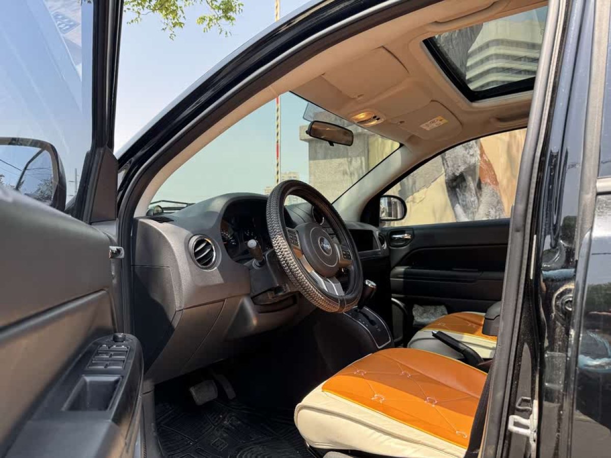 Jeep 指南者  2012款 2.0L 兩驅(qū)運(yùn)動(dòng)版圖片