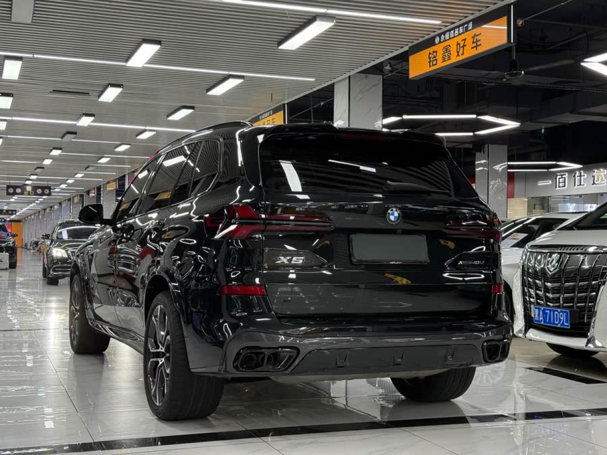 寶馬 寶馬X5  2023款 xDrive 40Li 尊享型M運(yùn)動(dòng)曜夜套裝圖片