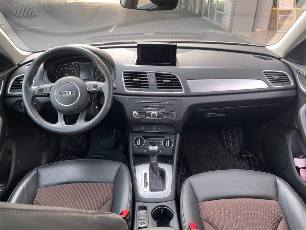 奧迪 奧迪Q3  2018款 30 TFSI 時(shí)尚型典藏版圖片