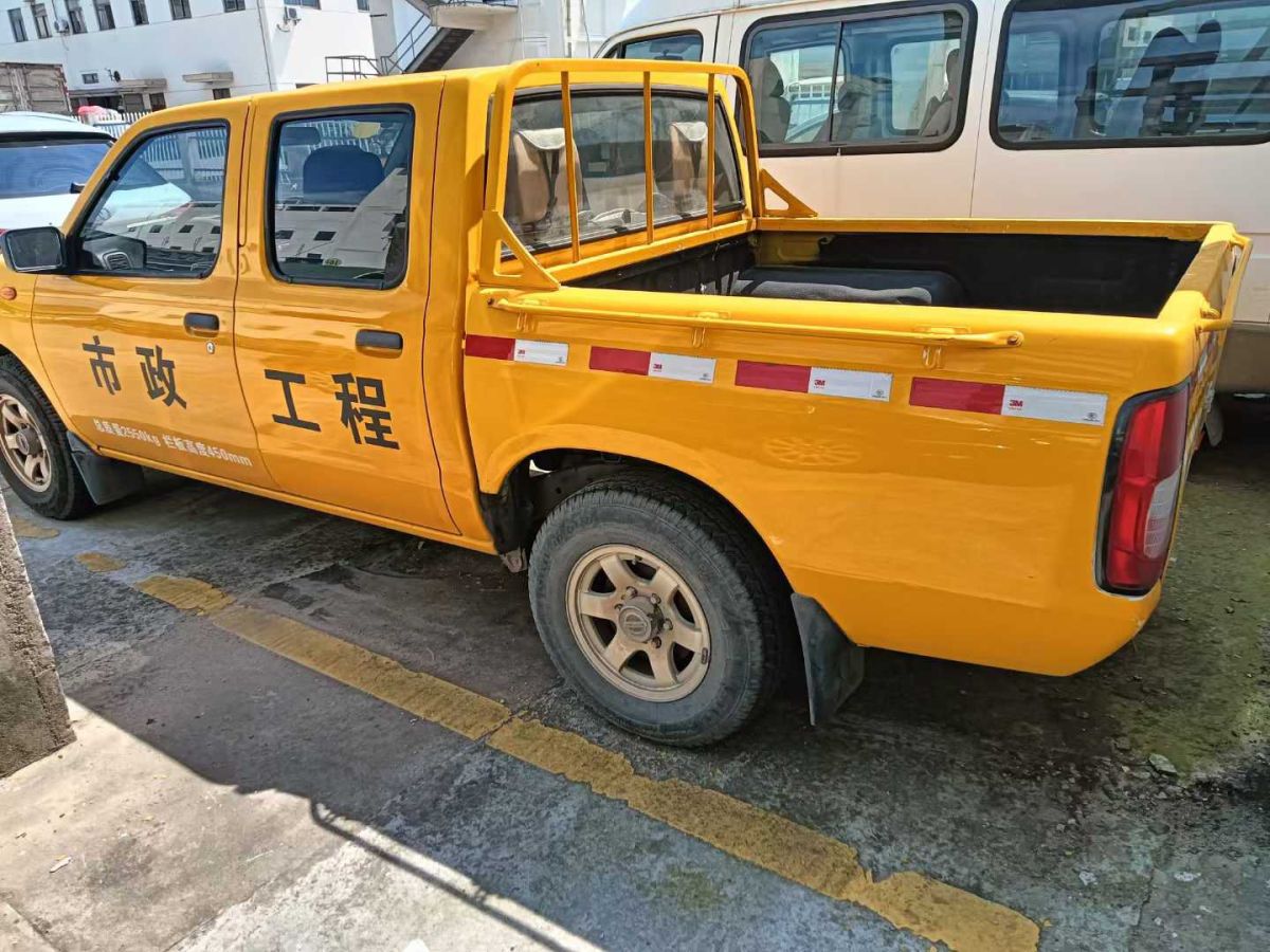 日產(chǎn) 銳騏  2014款 皮卡 2.4 行政版兩驅(qū)標(biāo)準(zhǔn)型圖片