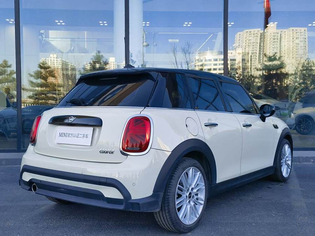 MINI MINI  2022款 改款 1.5T COOPER 經(jīng)典派 五門版圖片