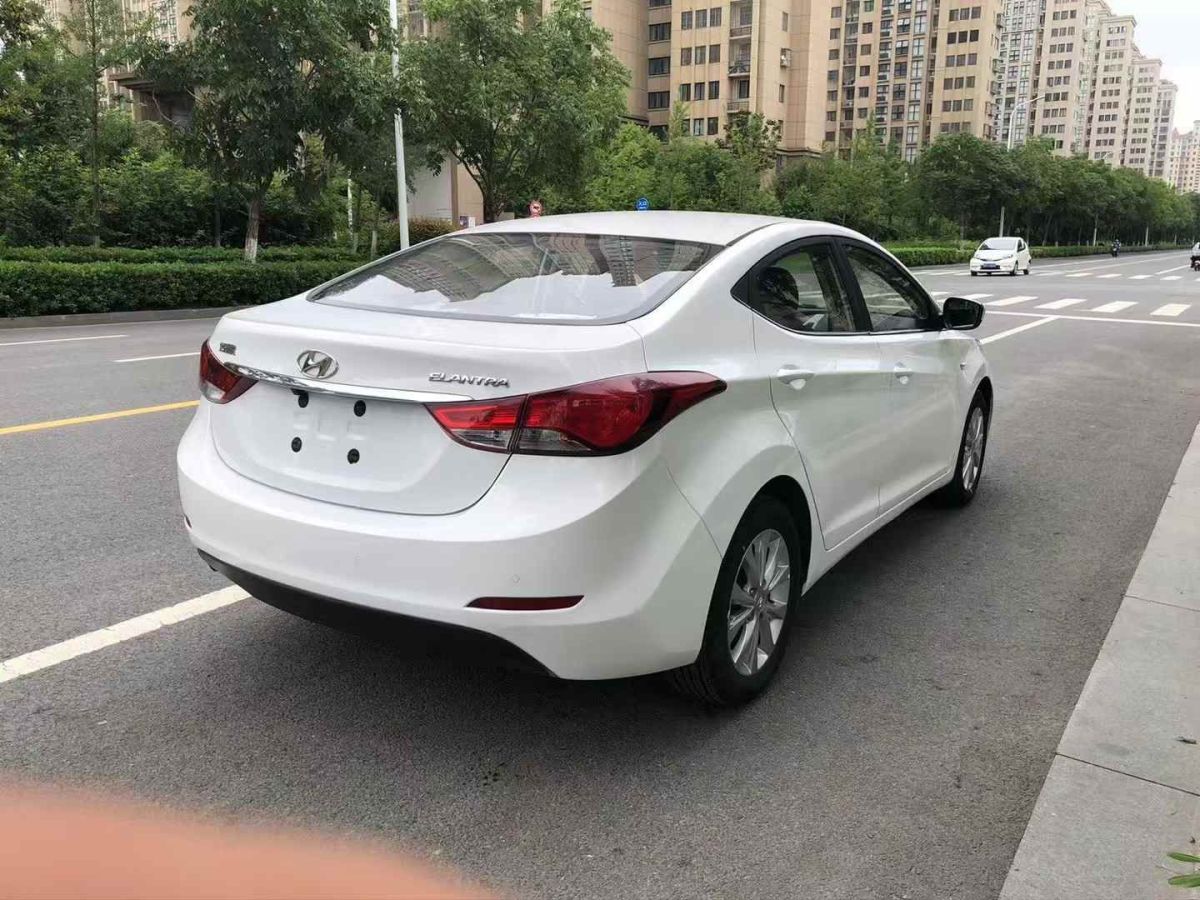 現(xiàn)代 朗動  2015款 1.6L 手動時尚型圖片