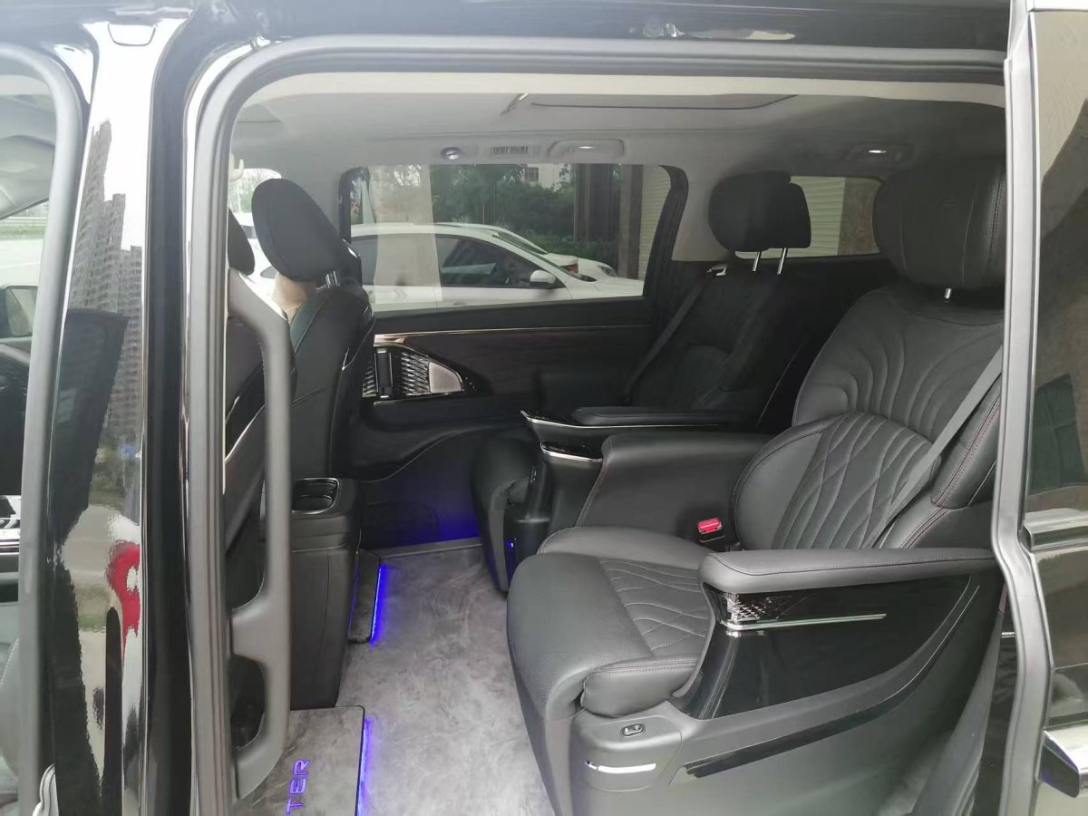廣汽傳祺 M8  2024款 宗師系列 400T 至尊版圖片