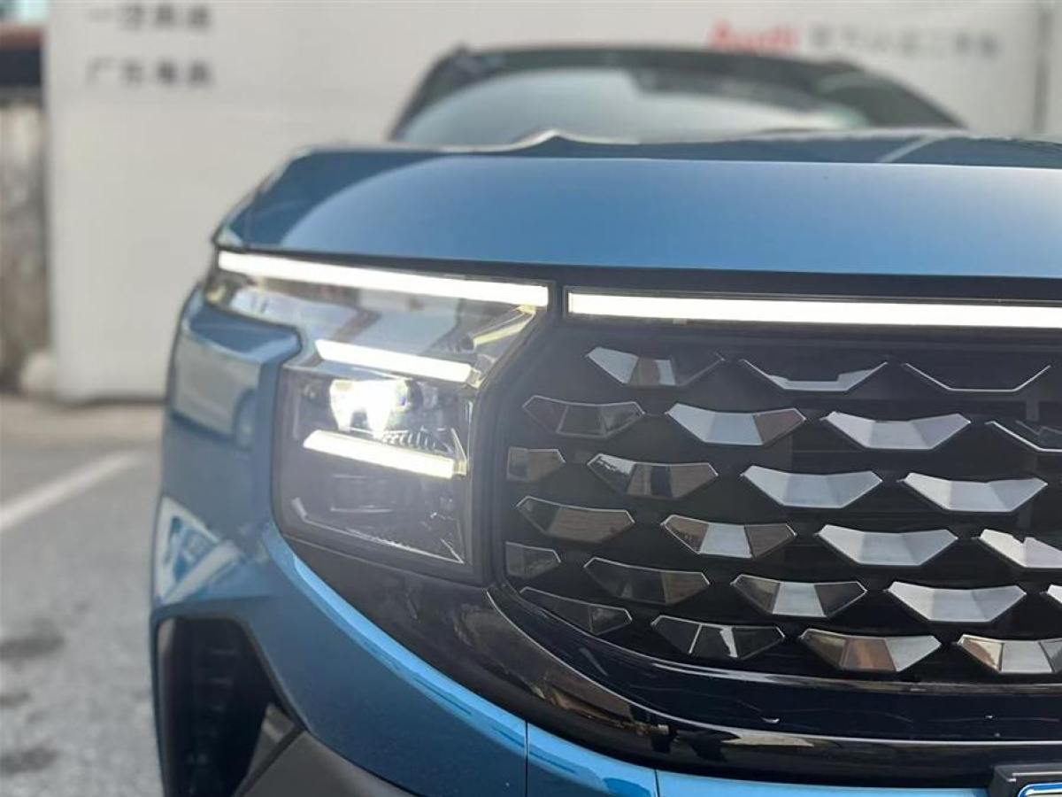 福特 銳界  2023款 銳界L 2.0T EcoBoost E-混動四驅(qū)七座 STLine圖片