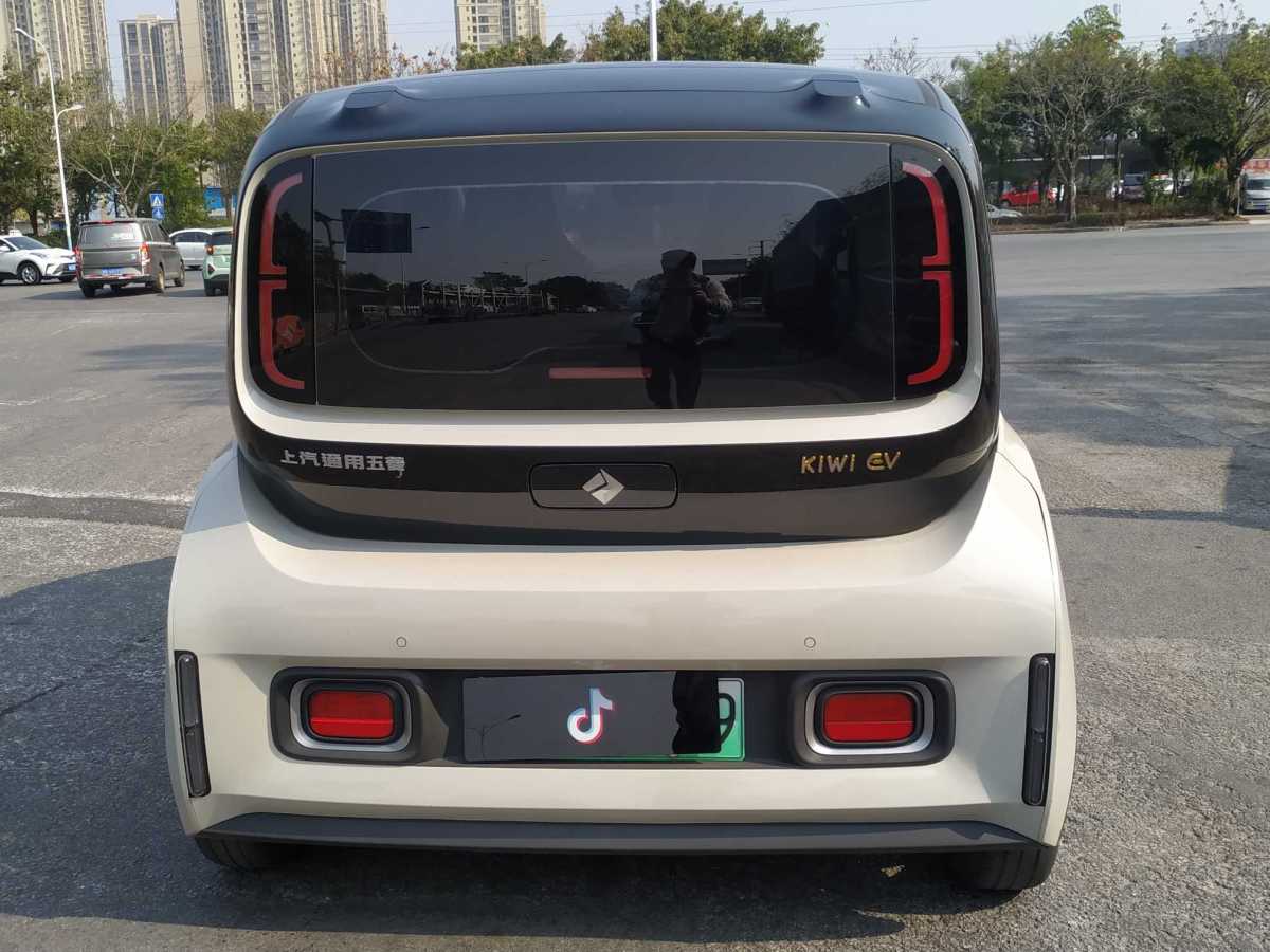 寶駿 寶駿KiWi EV  2022款 設(shè)計(jì)師輕享版 三元鋰圖片