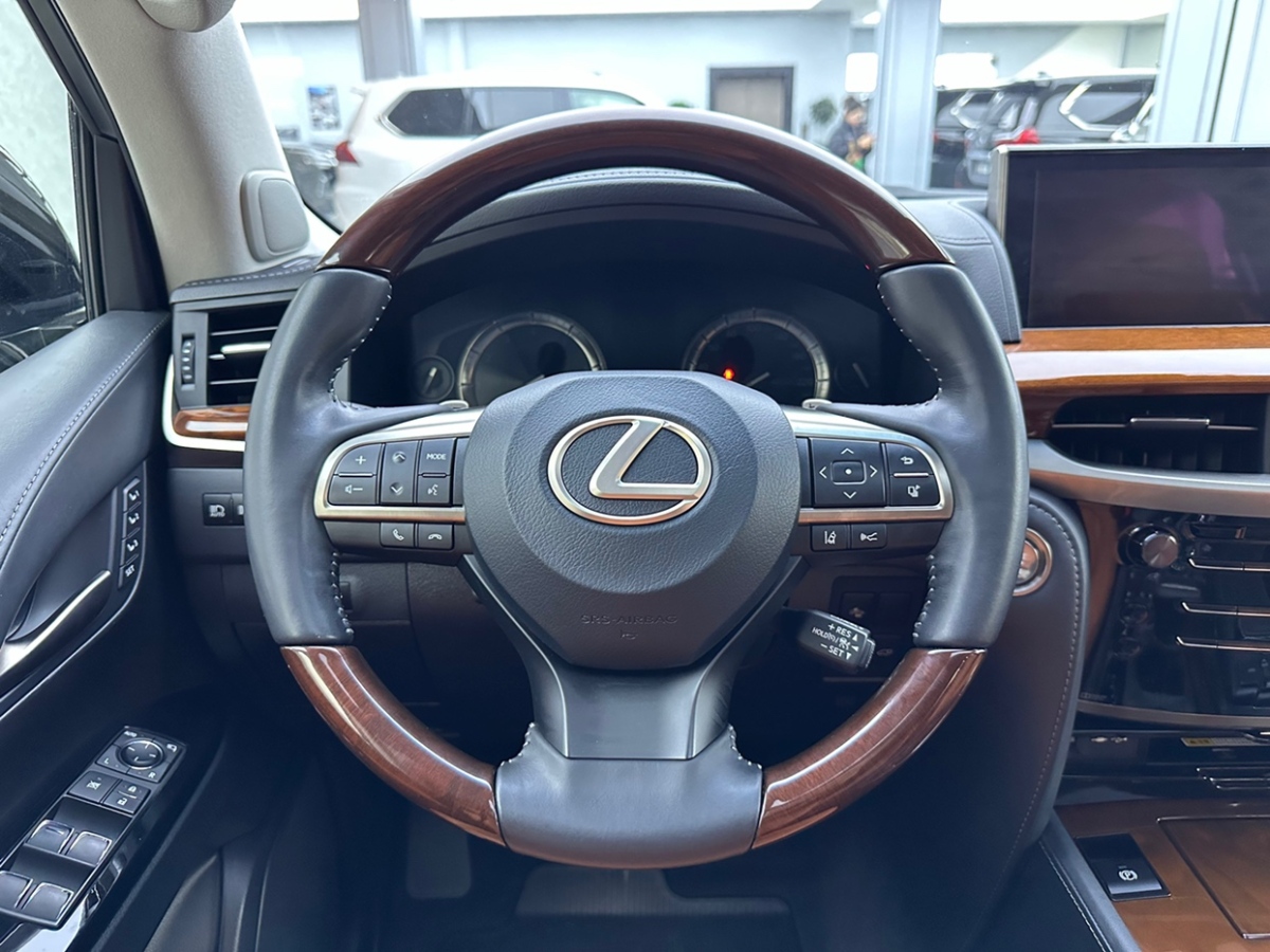 2019年2月雷克萨斯 LX  2019款 570 尊贵豪华版