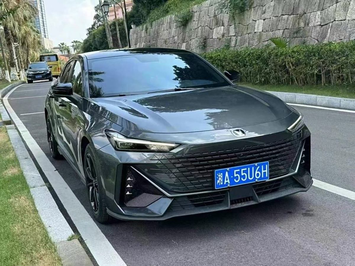 長安 長安UNI-V  2022款 1.5T 尊貴型圖片