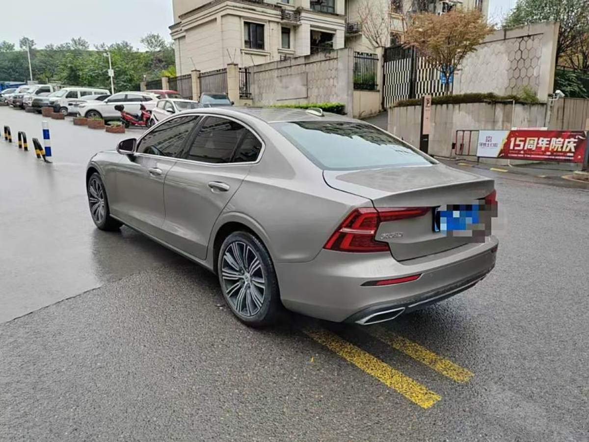 沃爾沃 S60L  2022款 B4 智遠(yuǎn)豪華版圖片