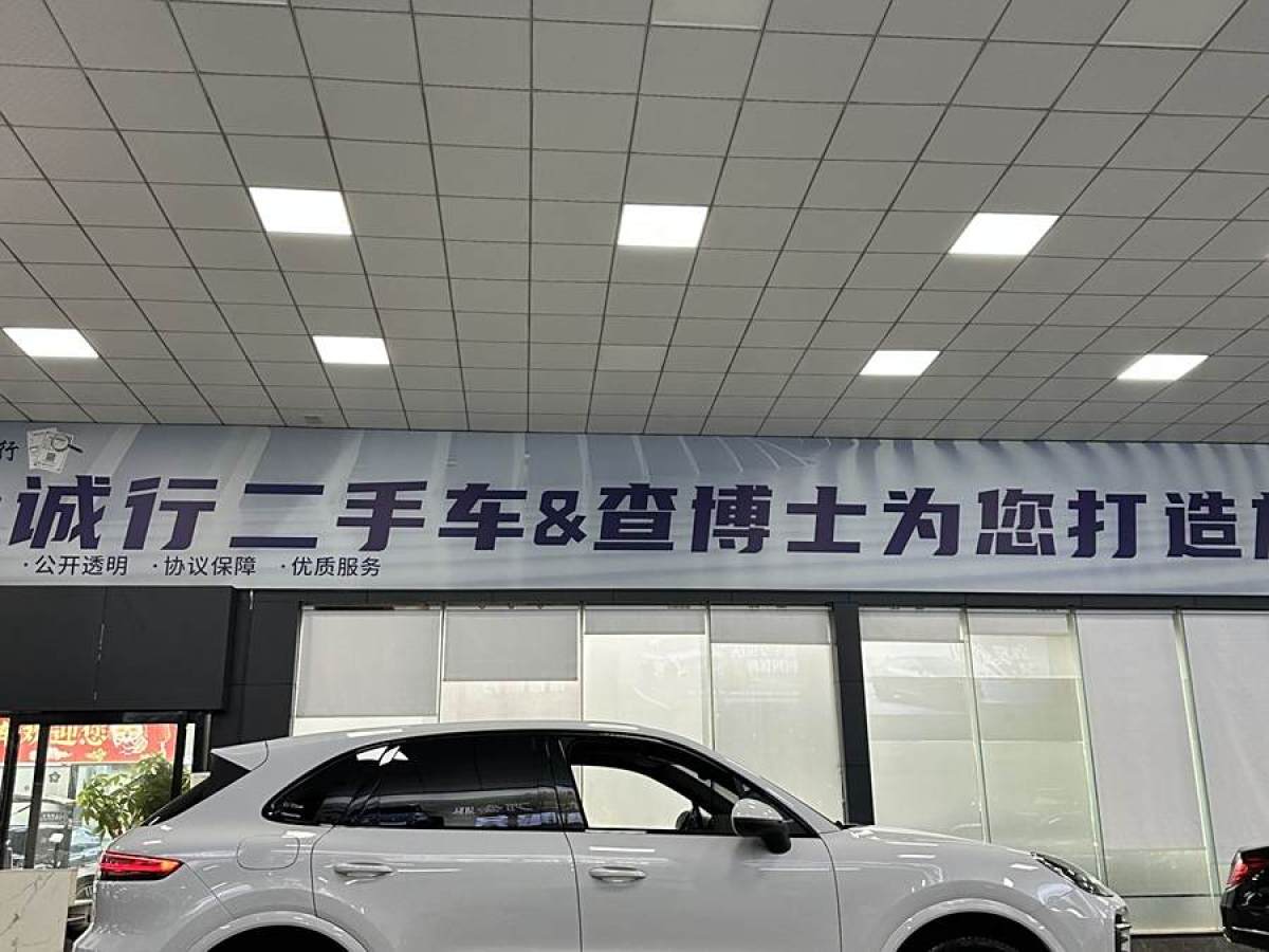 保時(shí)捷 Cayenne新能源  2023款 Cayenne E-Hybrid 2.0T 鉑金版圖片