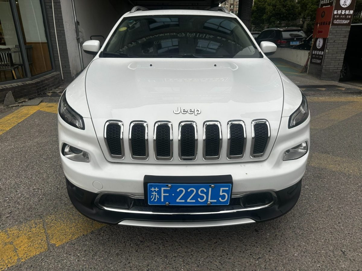 Jeep 自由光  2017款 2.0L 優(yōu)越版圖片