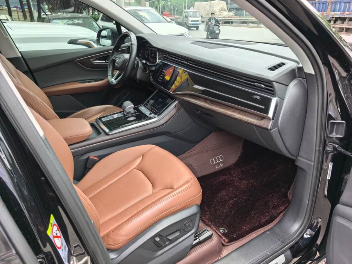奧迪 奧迪Q7  2023款 55 TFSI quattro S line運(yùn)動(dòng)型圖片
