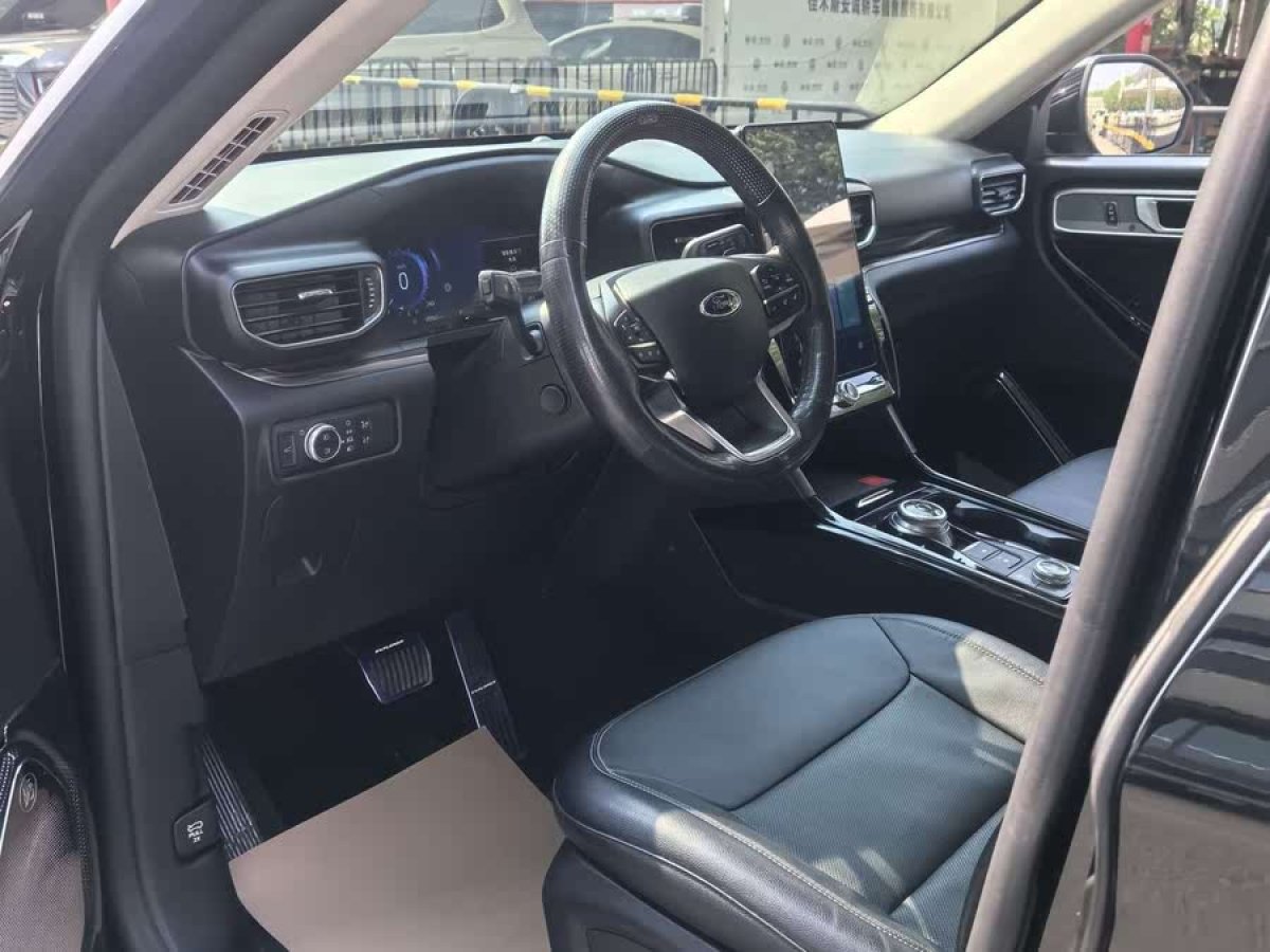 福特 探險(xiǎn)者  2023款 EcoBoost 285 四驅(qū)鈦金版 7座圖片