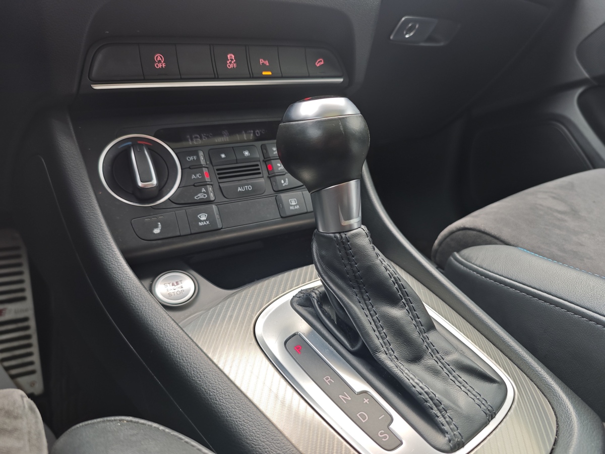 2016年9月奧迪 奧迪Q3  2016款 40 TFSI quattro 全時(shí)四驅(qū)運(yùn)動(dòng)型