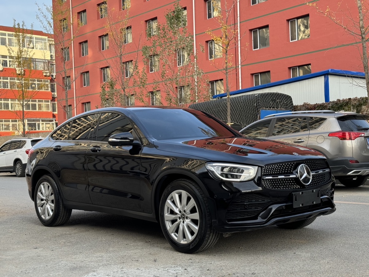 奔驰 奔驰GLC  2022款 改款 GLC 260 4MATIC 轿跑SUV图片