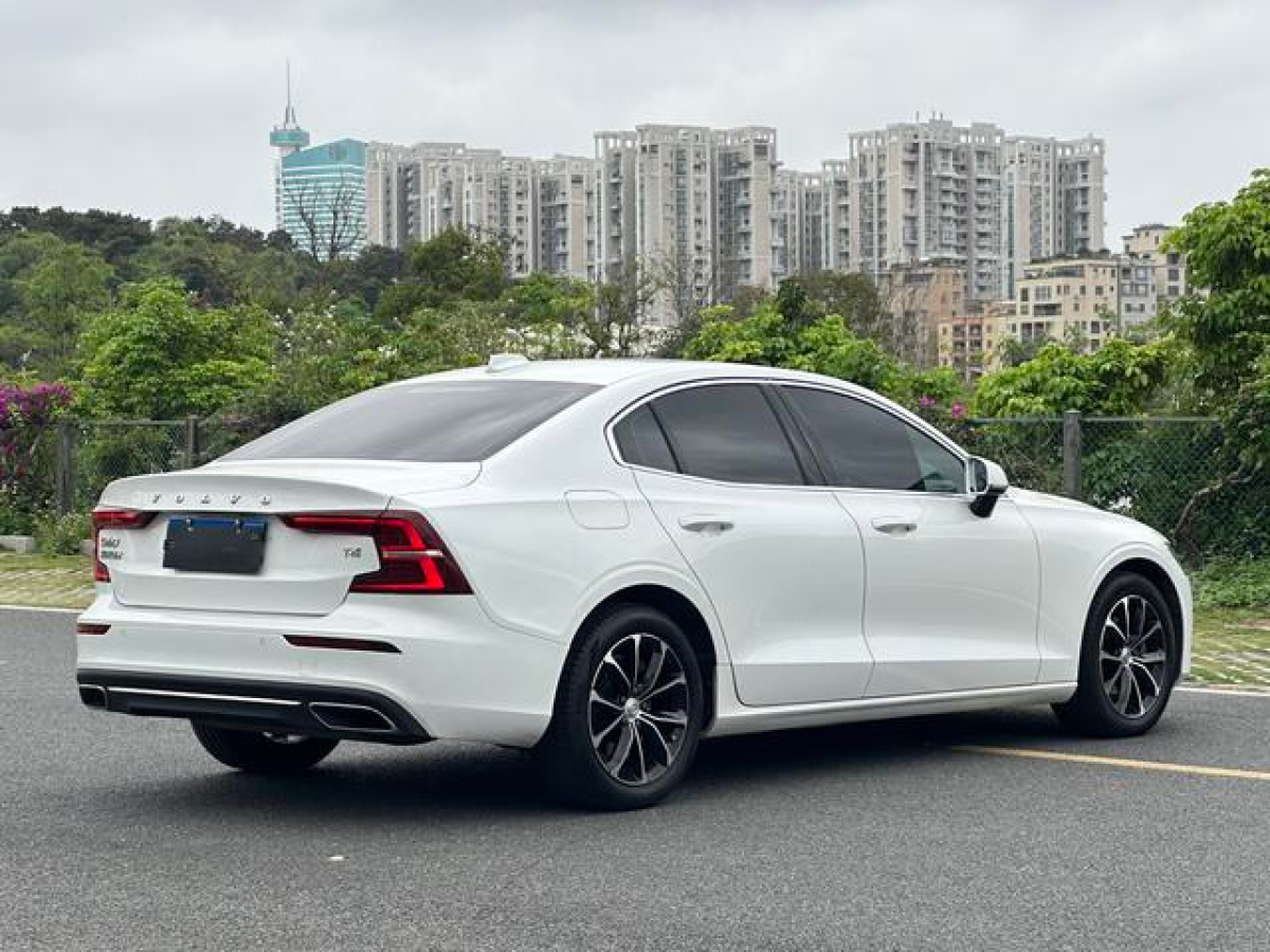 沃爾沃 S60L  2021款 T4 智逸豪華版圖片