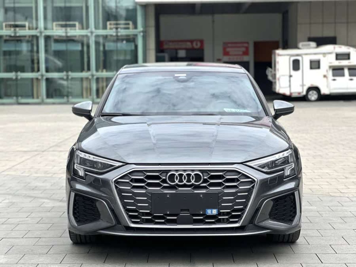 奧迪 奧迪A3  2024款 A3L Limousine 35 TFSI 時(shí)尚運(yùn)動(dòng)型圖片