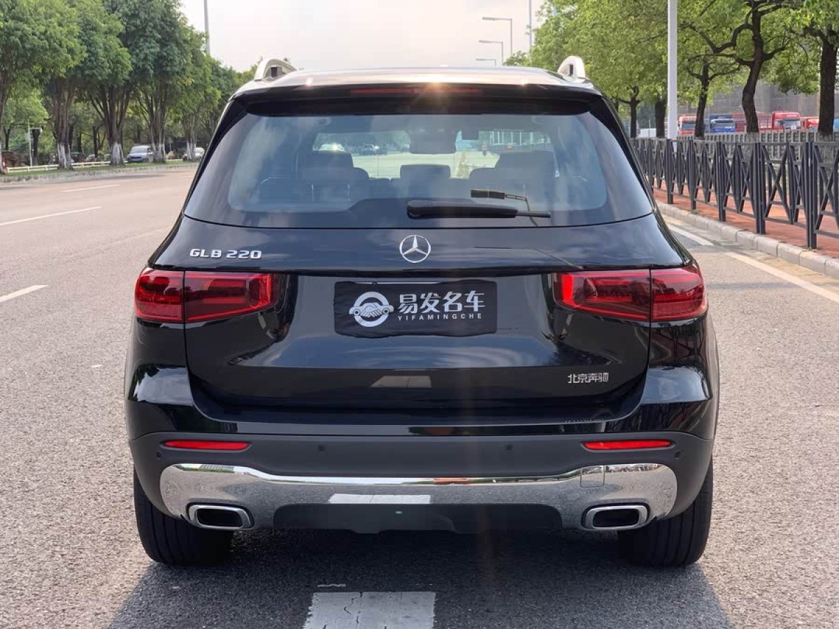 奔馳 奔馳GLB  2024款 改款 GLB 220 時尚型圖片