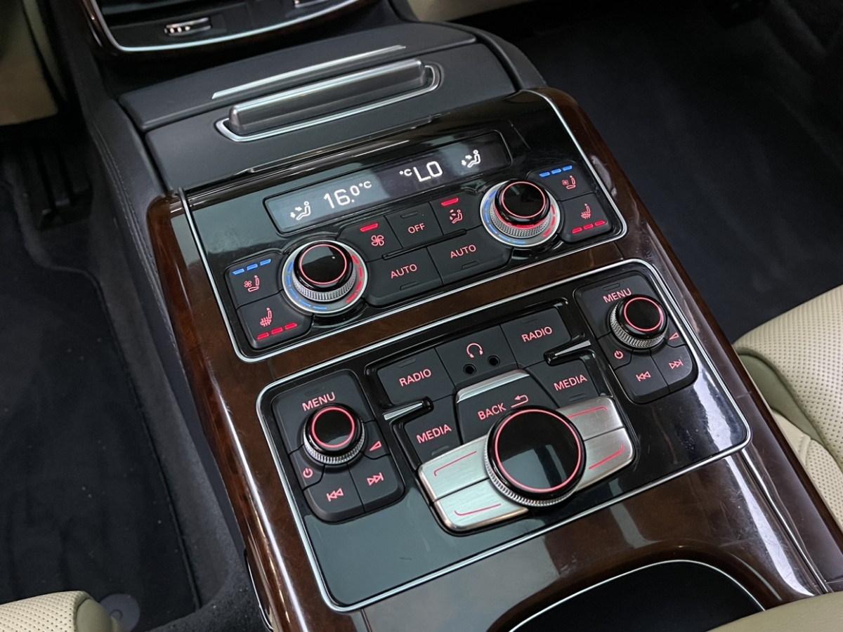 奧迪 奧迪A8  2011款 A8L W12 6.3 FSI quattro圖片