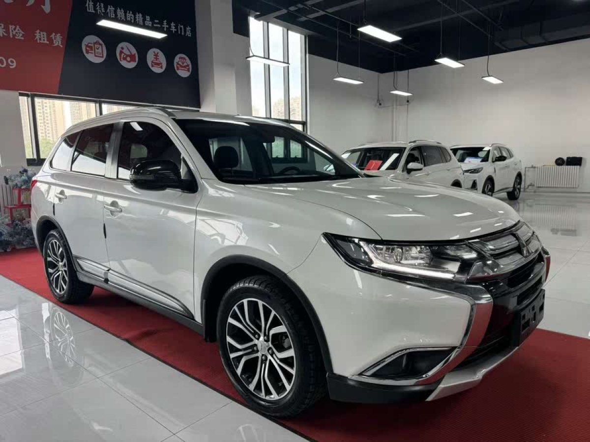 三菱 歐藍德  2018款 2.0L 兩驅(qū)榮耀版 5座圖片