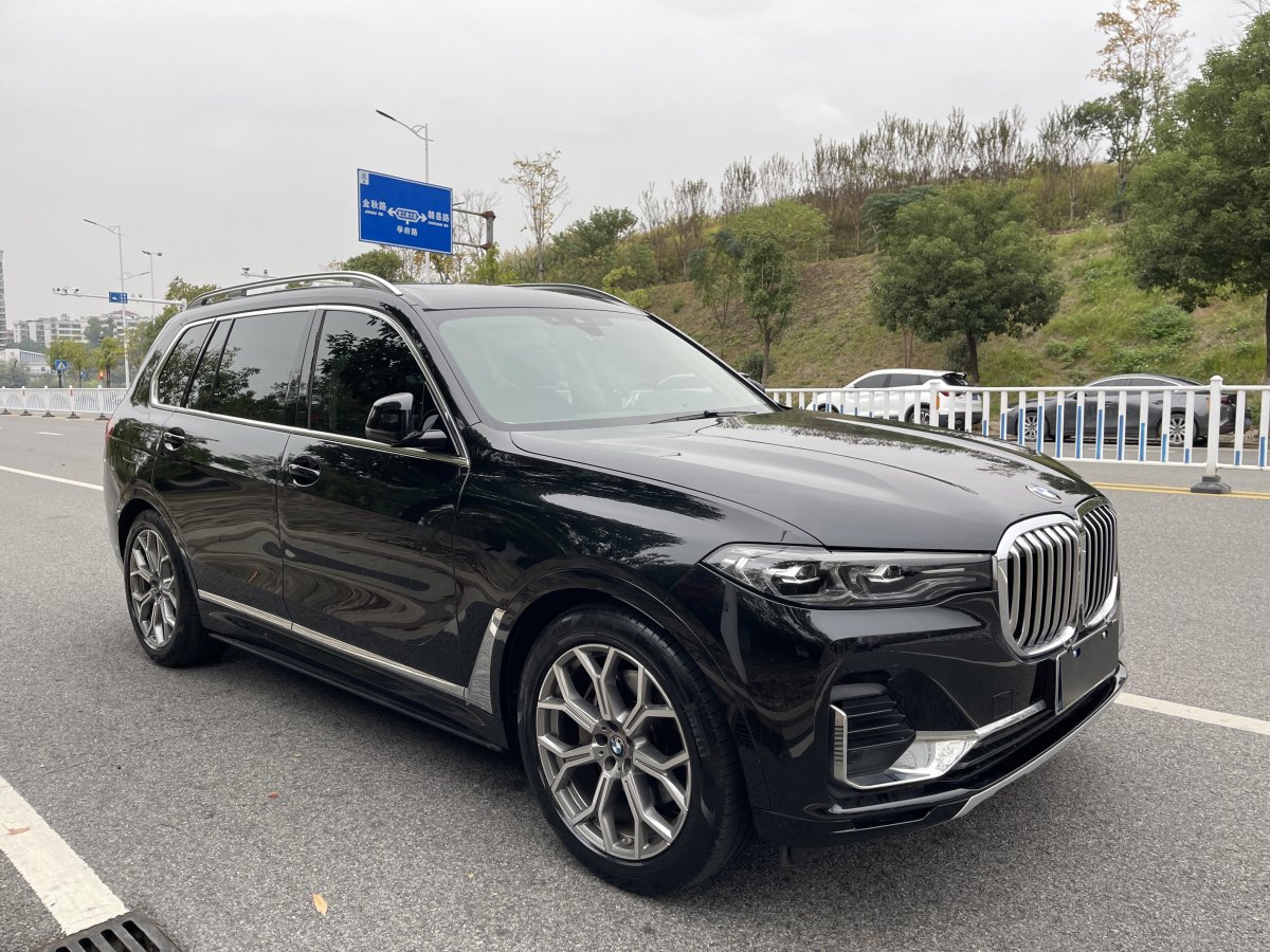 寶馬 寶馬X7  2021款 改款 xDrive40i 領(lǐng)先型豪華套裝圖片