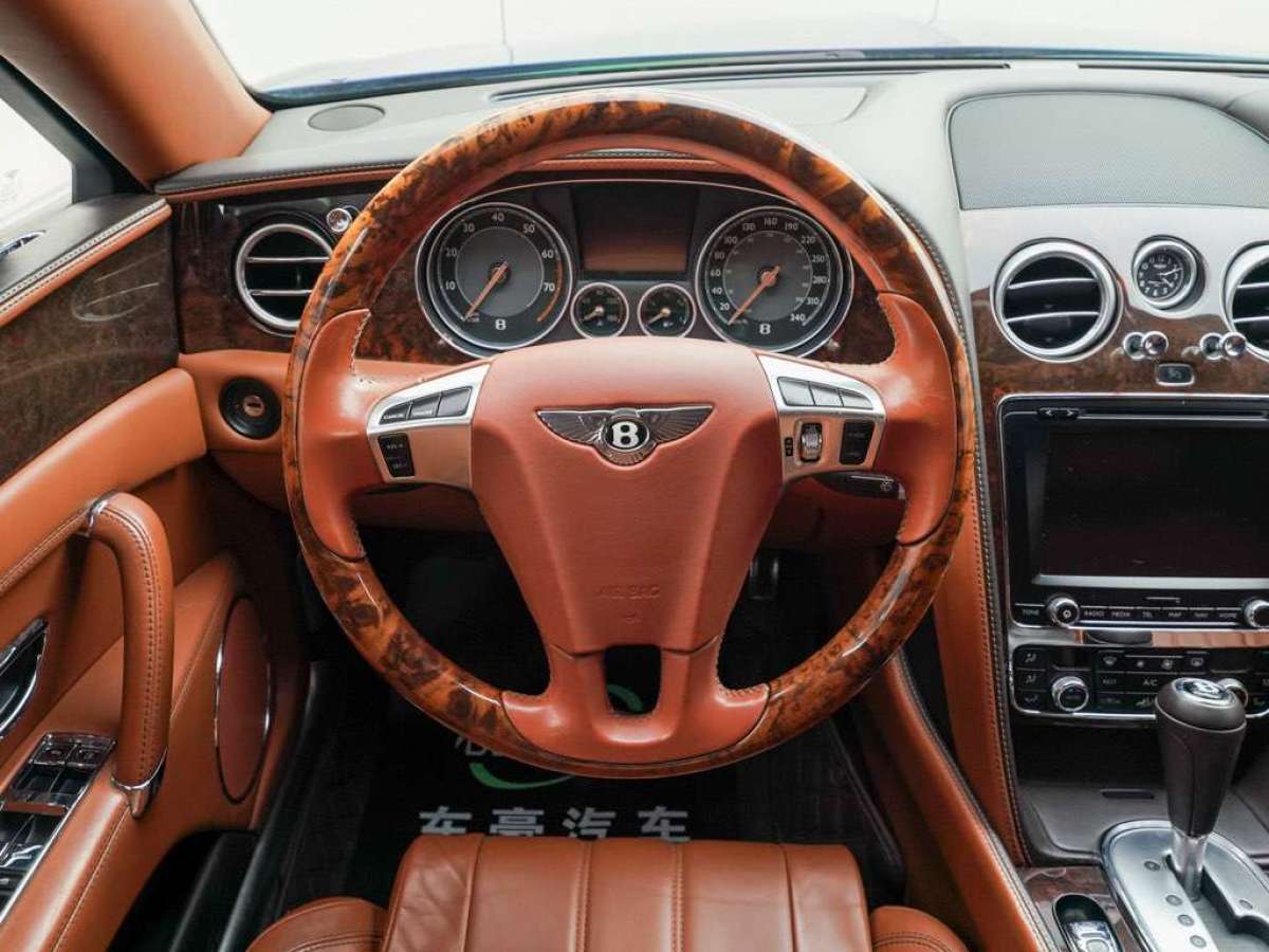 2015年8月宾利 飞驰  2014款 4.0T V8 尊贵版