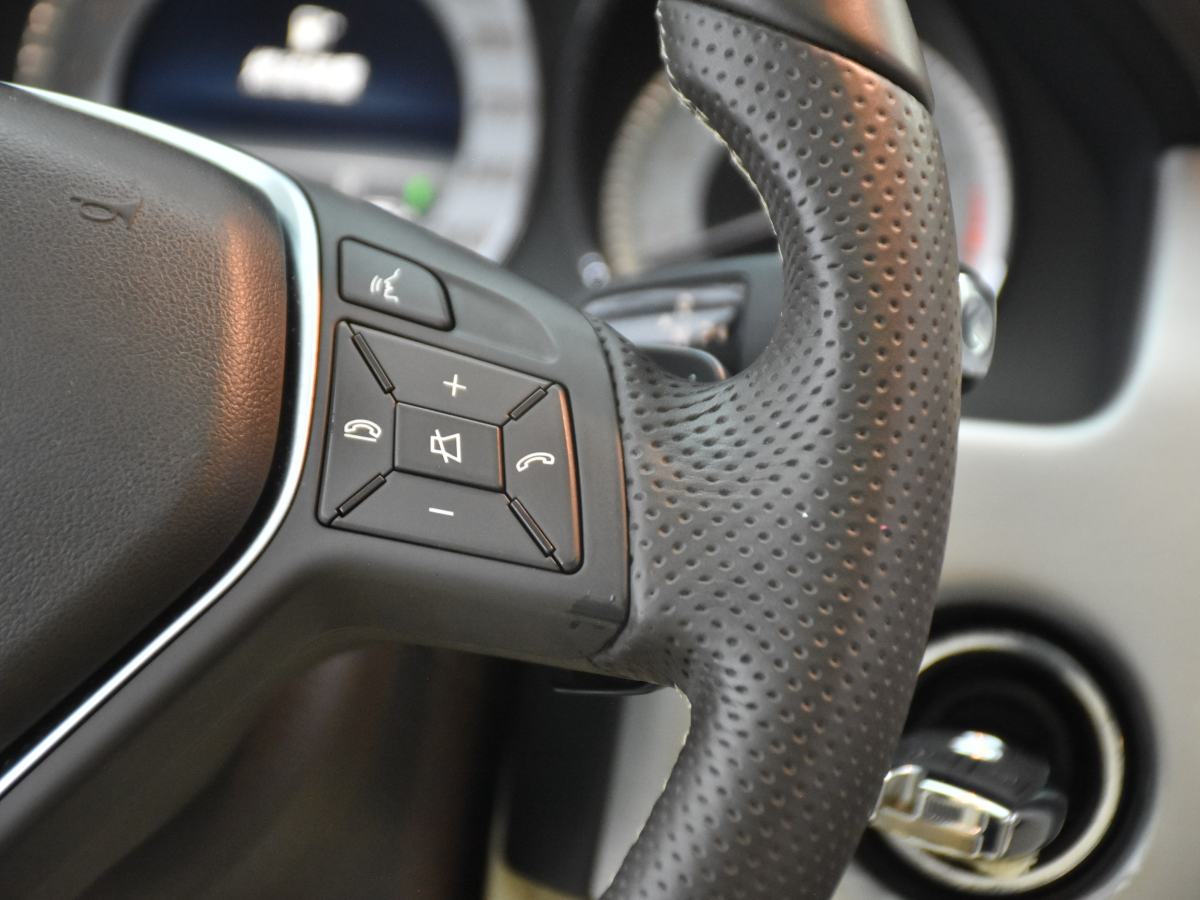 2014年7月奔驰 奔驰GLK级  2013款 GLK 300 4MATIC 动感天窗型