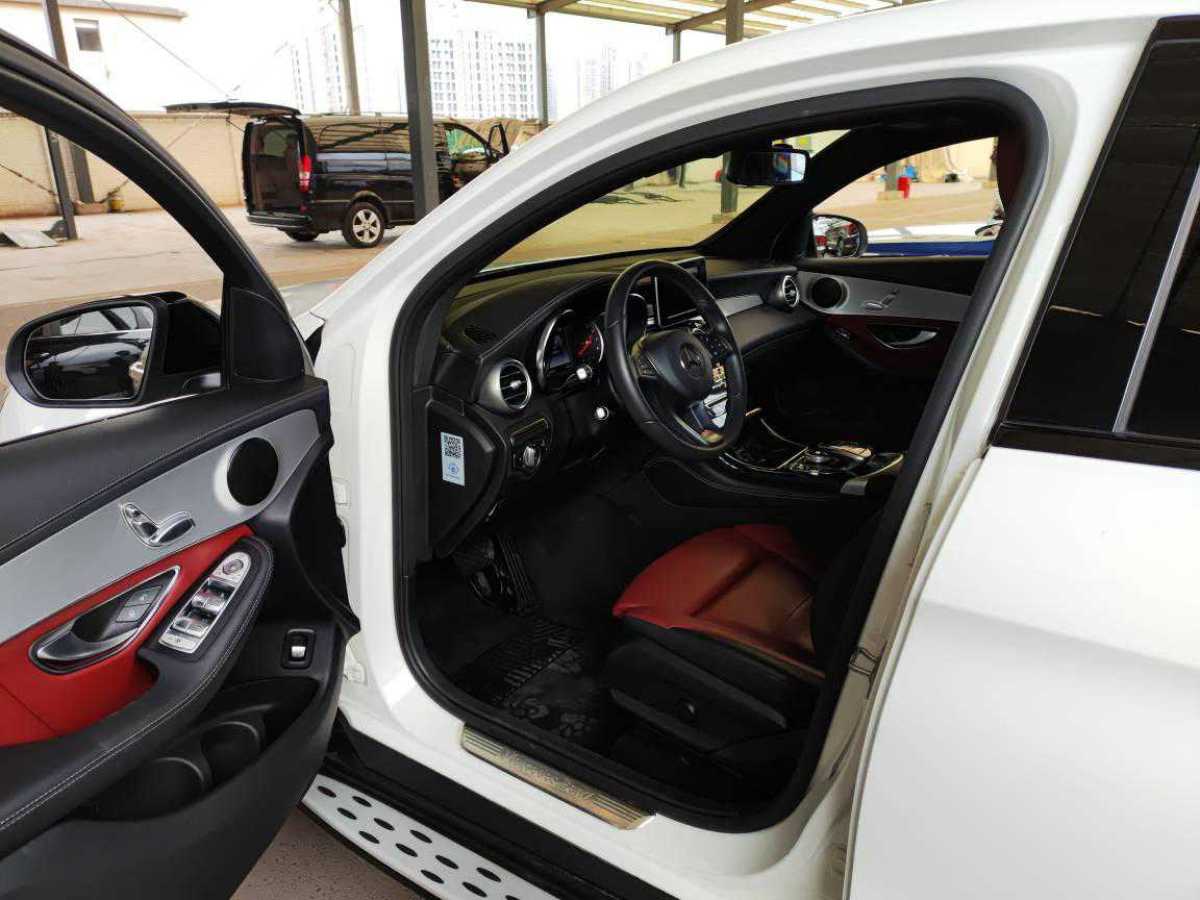 2018年4月奔驰 奔驰GLC  2023款 GLC 300 4MATIC 轿跑SUV